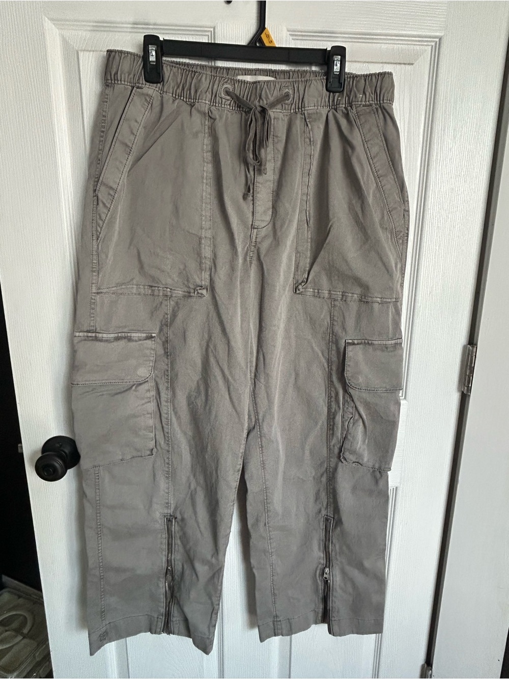 Abercrombie & Fitch Gray Cargo Drawstring Pants